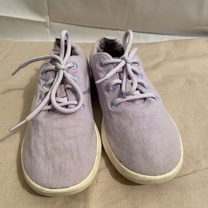 W9 womens allbirds sneakers
